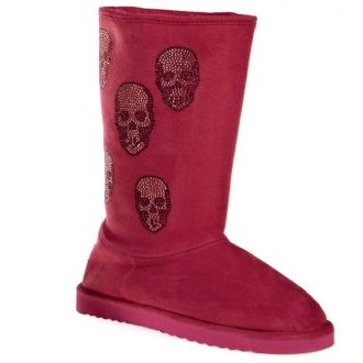 Women’s boots with scull decoration